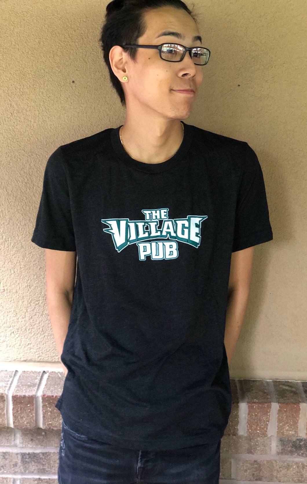 Village Pub Men's Short Sleeve Eagles T-Shirt